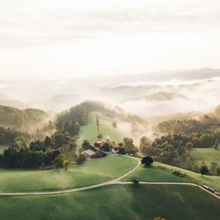 Apartment Serschenhof- Auszeit Ueber Dem Stall Leutschach